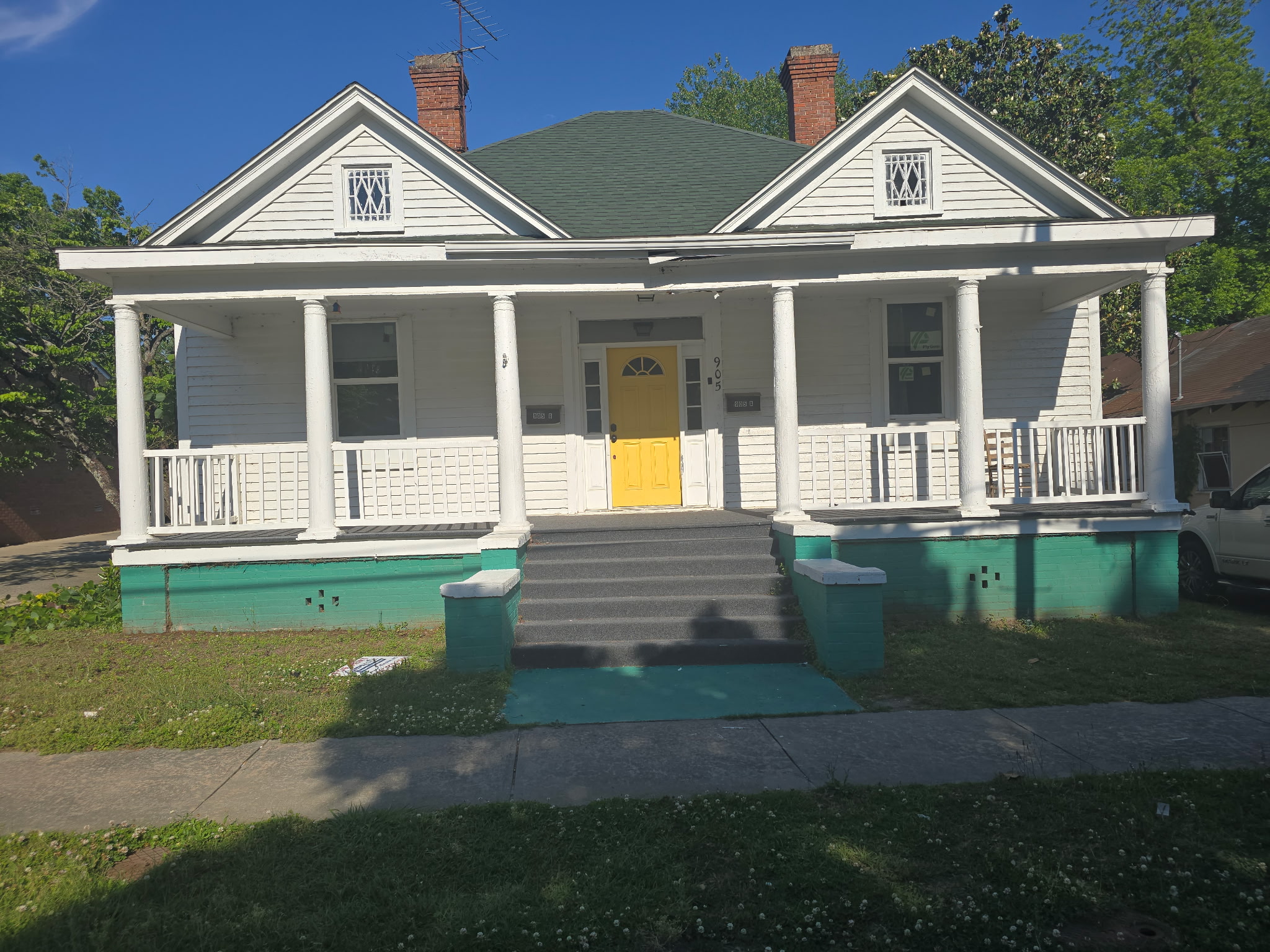 905B College Street